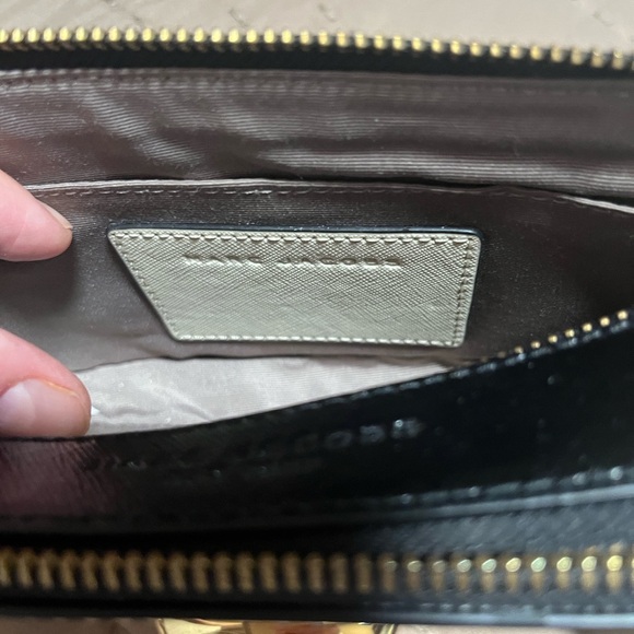 Marc Jacobs Cream Crossbody Bag with Gold Accents - Picture 8 of 16